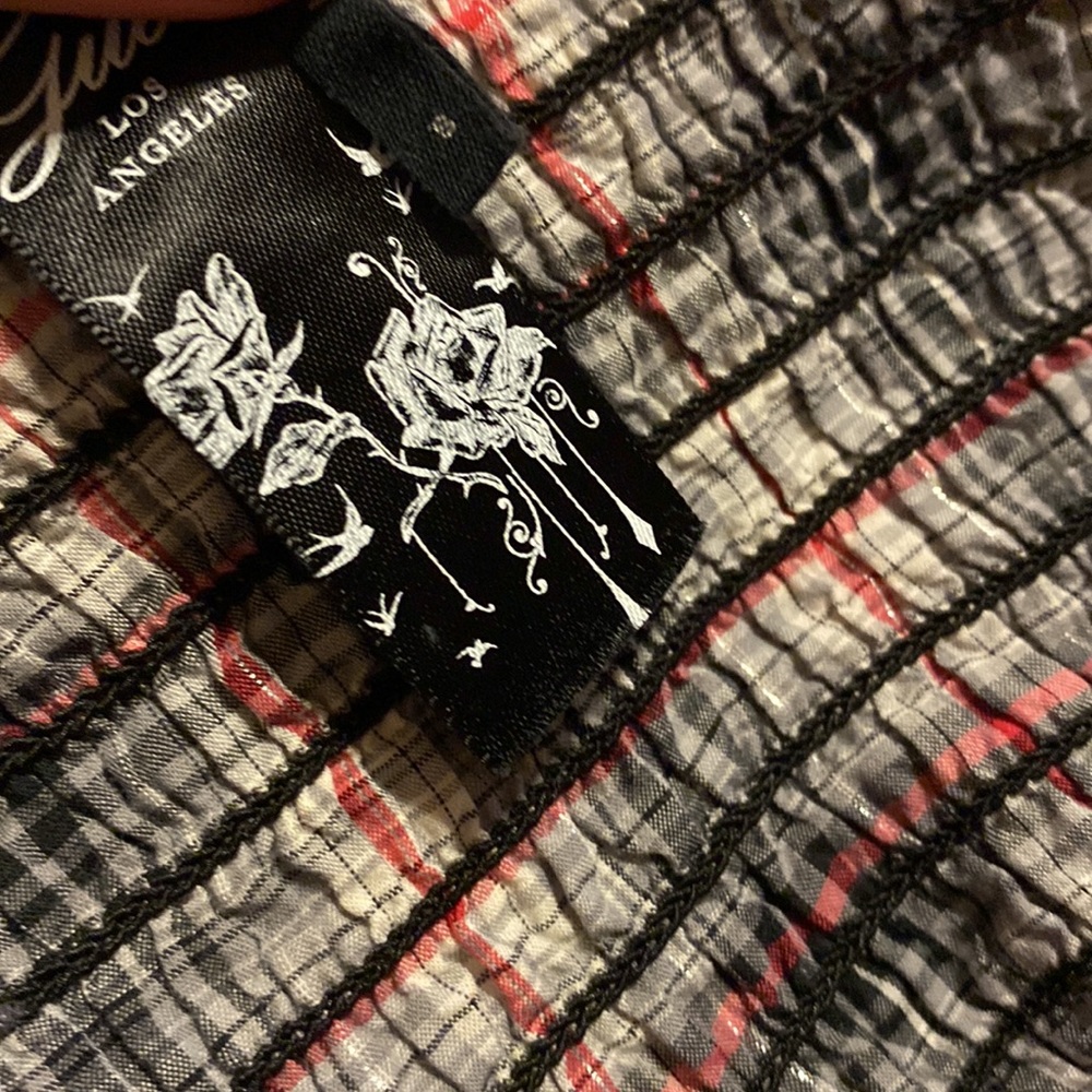 Guess halter top. Snap buttons. - Picture 7 of 7